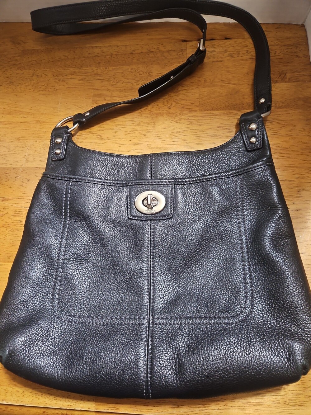 Coach Penelope Black Pebble Leather Crossbody Bag Nro C1220- F16533